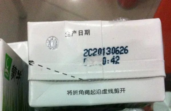 蒙牛纯牛奶生产日期在那里？