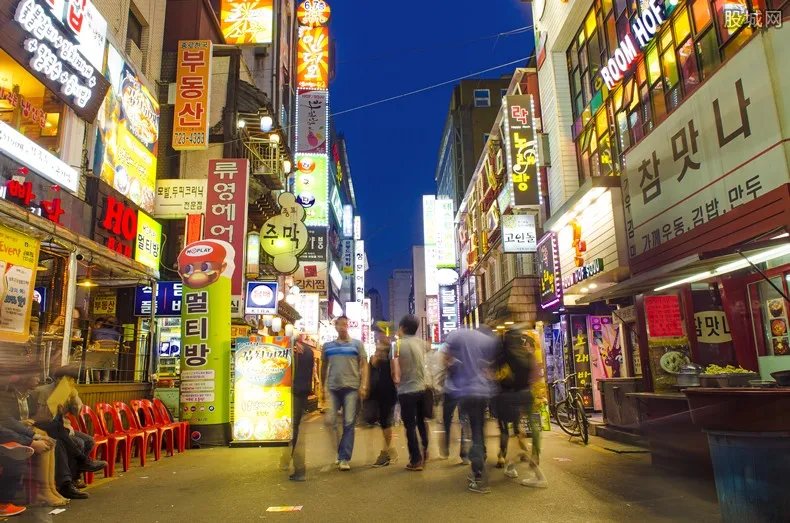 韩国前线部队暴发集体感染 该国最新疫情情况怎么样?