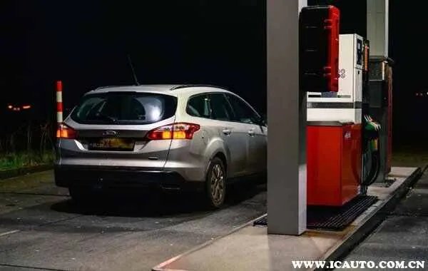 2.0排量油耗一公里多少钱？2.0排量油耗多少正常