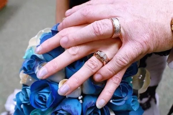 多年夫妻成兄弟,怎么解?