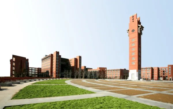 郑州大学是大专吗？