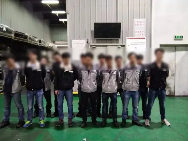 工厂员工拒加班被集体罚站有人当场晕倒是怎么回事?