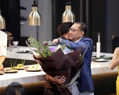 杨受成博士惊喜现身 谢霆锋:我有今天都是这个人给的