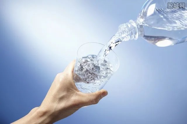 崂山矿泉水价格  崂山矿泉水多少钱一瓶