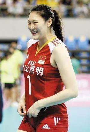 日本女排美女木村纱织当年被王一梅两次扣晕,是怎么回事?