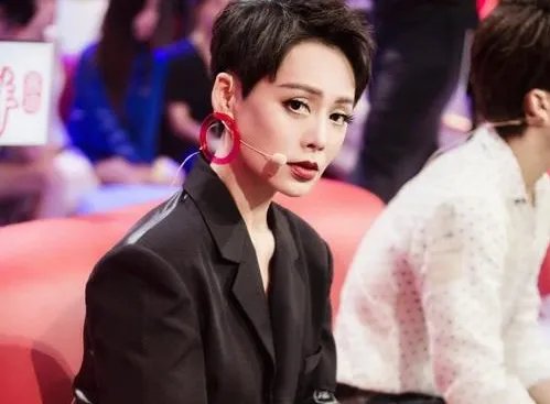 宁静的老板是于正,这是怎么回事?