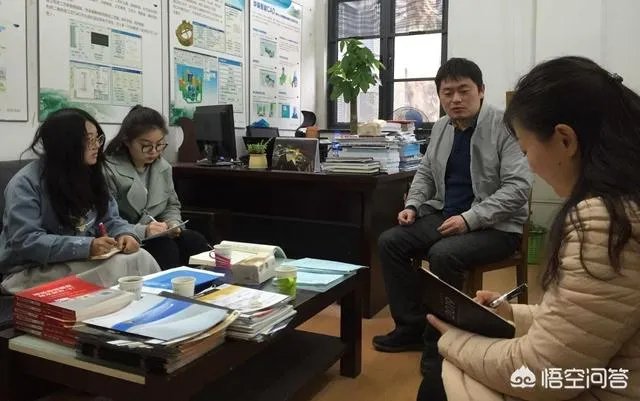 研究生学长在实验室打游戏,而且是从早打到晚那种,对自己影响非常大,该怎么办?