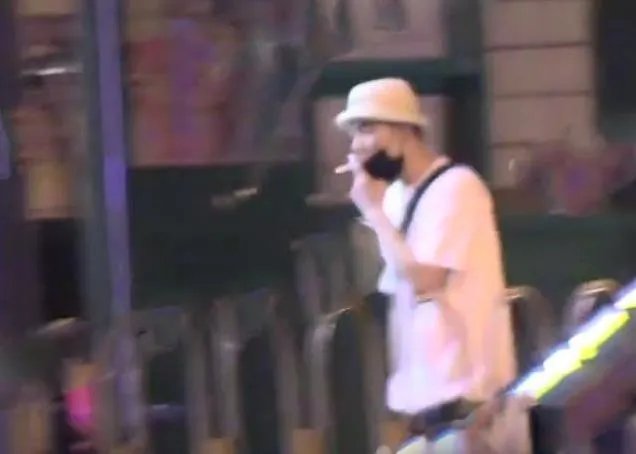 张铭恩现身胡冰卿小区:发现有人偷拍就离开了