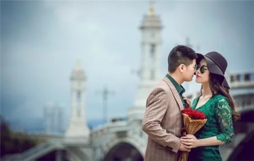 深圳施华洛婚纱摄影怎么样 流行的三种主题婚纱照