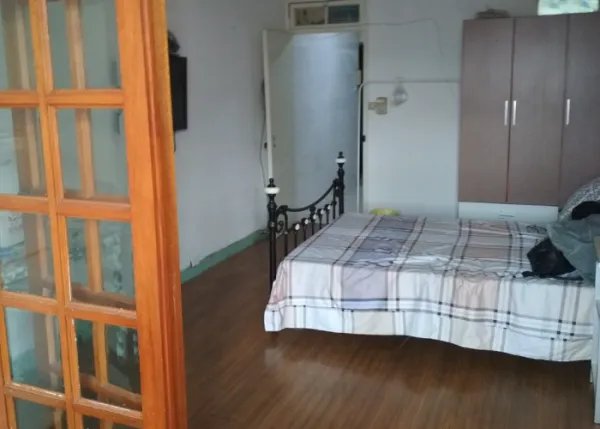 广东一女生合租房洗澡发现暗藏摄像头，安装摄像头的人究竟为何这么做？
