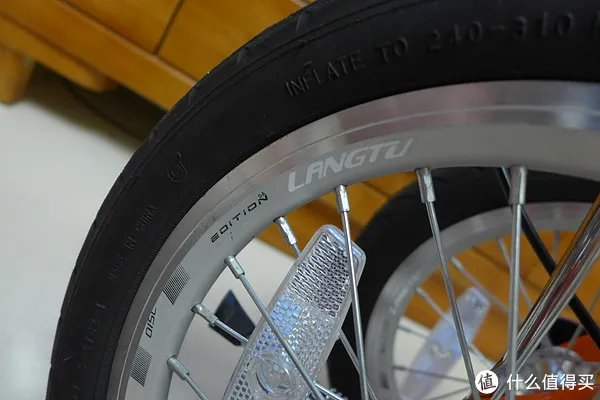 #乐骑天下# 公交通勤爱车:Langtu 狼途 14寸折叠车 开箱&后货架安装