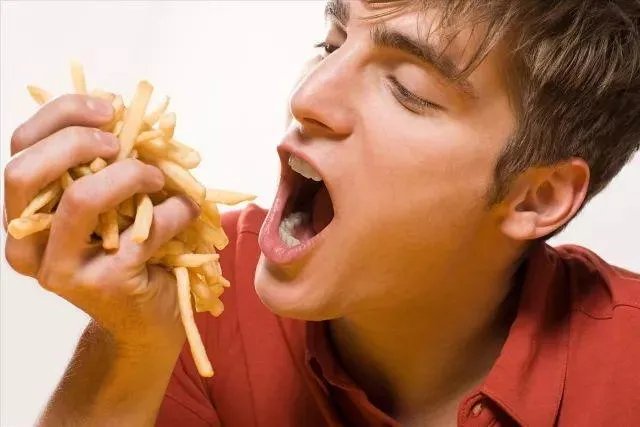 王者荣耀主播孤王，过度劳累猝死，你怎么看？