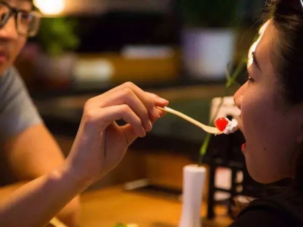 北京一已婚女为养男友欠下数百万失联,你如何看待此女子的行为?