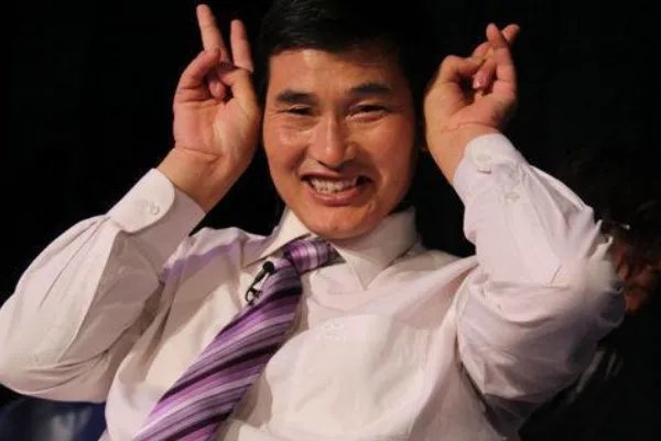 如何看待大衣哥曾外出打工住猪圈这件事?