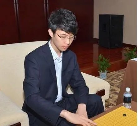 围棋国手乘高铁为何遭强制降座?