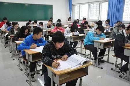 同班17人被空军录取,这个班级的老师是怎么教育学生的?