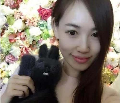 马蓉新浪微博圣诞节深夜发文，瞬间评论高达10万，阅读量过百万，对此你有什么看法？