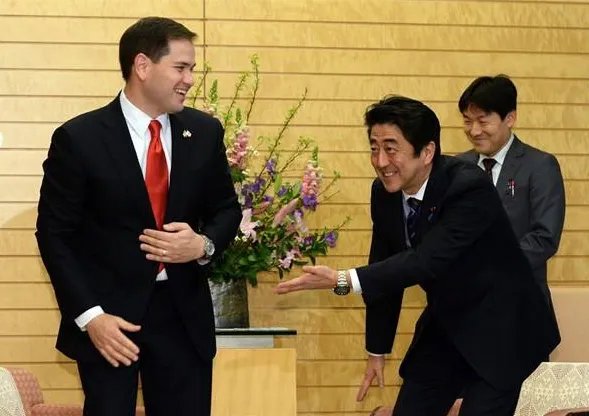日本民众抗议安倍了吗?