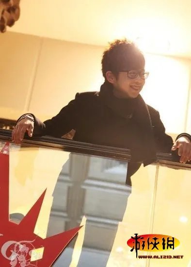 深圳16岁顶级富二代:女友无数 玩三国杀爱COS