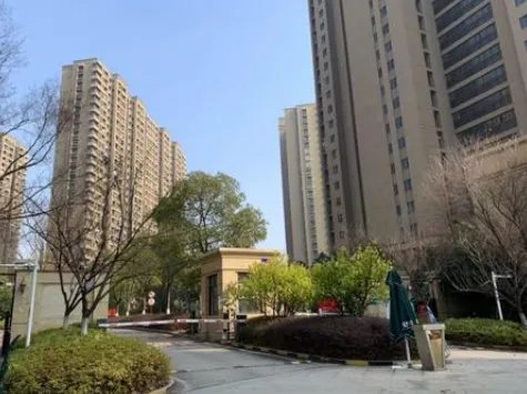 物业擅自将10年闲置房借他人住,你怎么看待这件事?
