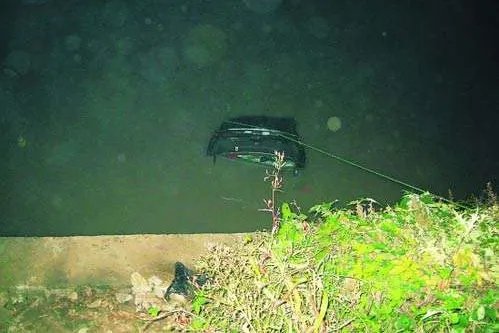 两女子凌晨开车冲入河中溺亡,这是一起意外事件吗?