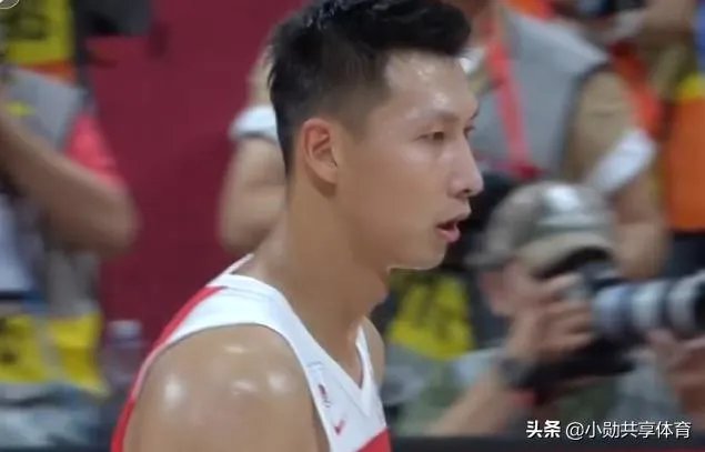王哲林点赞央视批评自己的微博,而周琦点赞球迷为自己洗白的微博,你怎么看?
