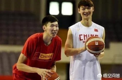 王哲林点赞央视批评自己的微博,而周琦点赞球迷为自己洗白的微博,你怎么看?