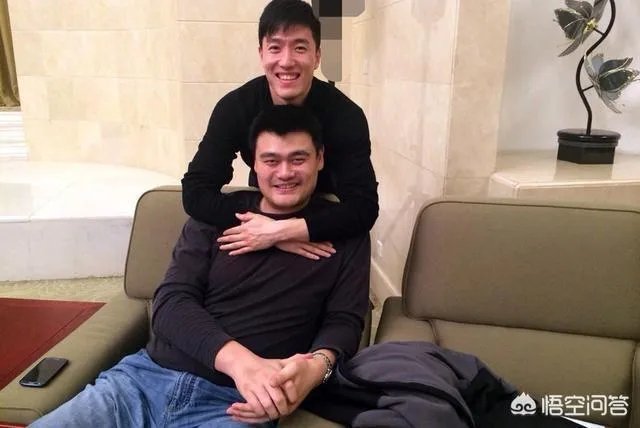 你觉得NBA球星和姚明一起合影会是什么效果?