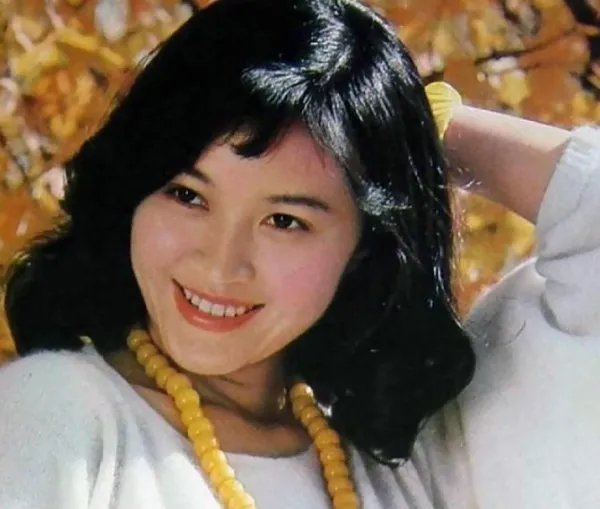 女演员方舒与屠洪刚离婚后,独自养育两个女儿,现在怎么样了?