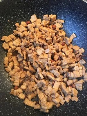 台南米糕里的肉燥的做法步骤图,怎么做好吃