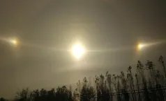 天空中出现“三个太阳”是怎么回事?谁能解释一下