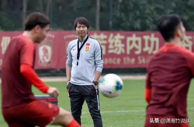 若国足打入2022年世预赛十二强赛的话,是不断前进好,还是锻炼新人,为未来做准备好呢?