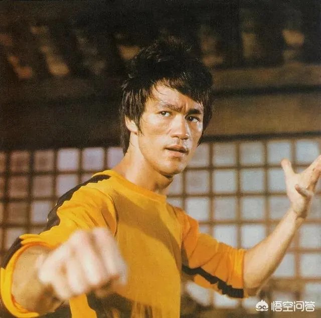 李小龙在电影中决斗时双腿不断跳动,在实战中真的有用吗?有什么科学依据?