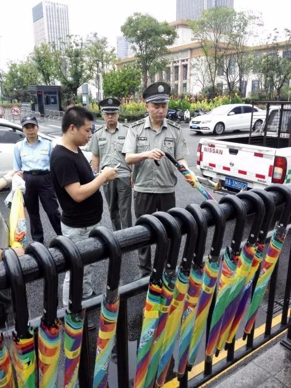 共享雨伞被清理,是怎么回事?