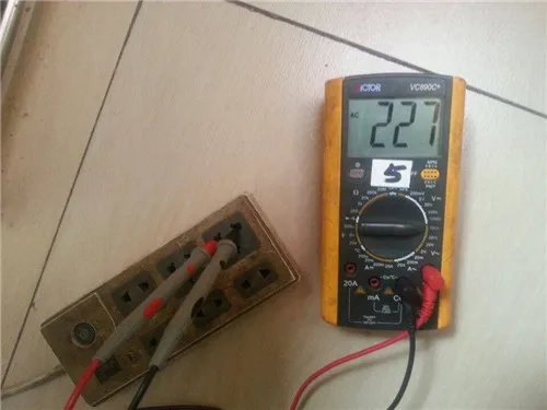 万用表测220电压怎么测