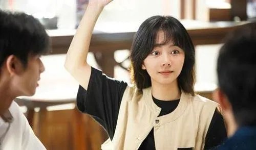 谭松韵和肇事者是小学同学,被告人对此有何表示?