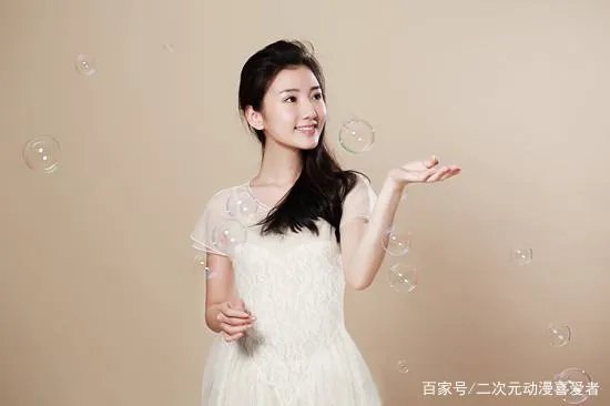 两人同时被《甄嬛传》捧红,毛晓彤火的一塌糊涂,为何崔漫莉无戏可拍?