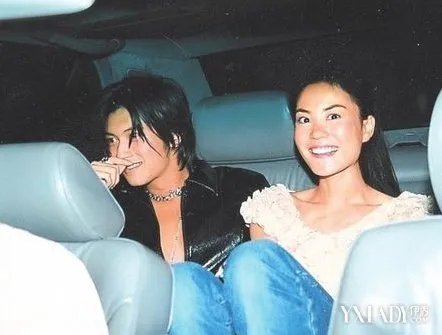 谢霆锋王菲差几岁呢曝两人下月在大理完婚