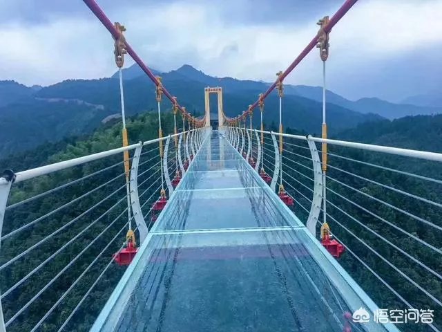最近游三峡景区说是免费照相,可是取照片时却收15元,否则就不给你照片,你怎么看这种行为?