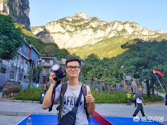 最近游三峡景区说是免费照相,可是取照片时却收15元,否则就不给你照片,你怎么看这种行为?