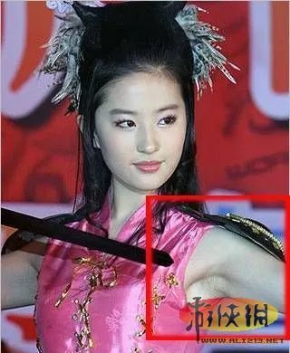 女神也会有小肚子！回顾十大女星出丑窘态