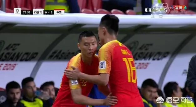 于大宝进球后,为什么菲律宾队员向裁判举手示意?中国队有人手球了吗?