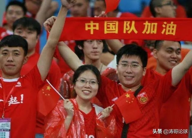 若国足打入2022年世预赛十二强赛的话，是不断前进好，还是锻炼新人，为未来做准备好呢？