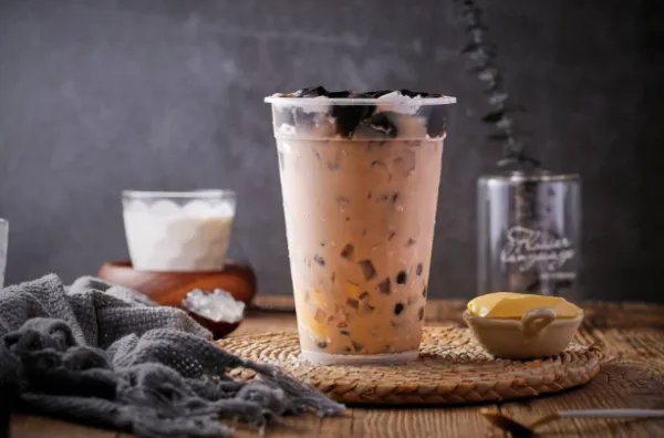 香飘飘上半年赚2万块，作为老对手的优乐美是什么情况？