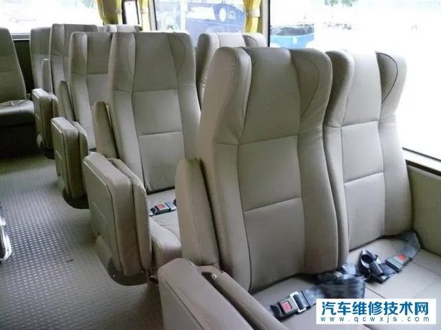 为什么大巴车不能坐第一排?大巴车坐最后一排好不好?
