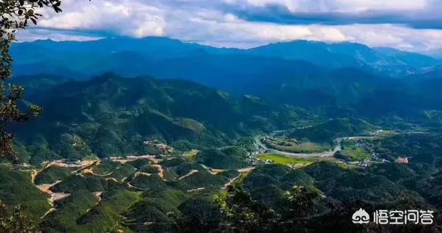 最近游三峡景区说是免费照相,可是取照片时却收15元,否则就不给你照片,你怎么看这种行为?