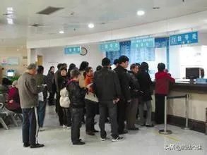 医院排队取药时,你能接受一位老人家插队吗?