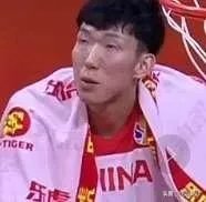 王哲林点赞央视批评自己的微博,而周琦点赞球迷为自己洗白的微博,你怎么看?
