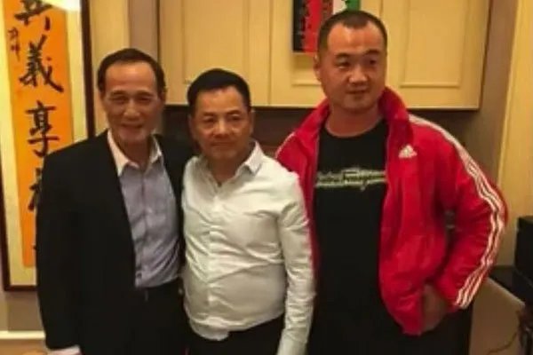 尹国驹和向华强同是黑帮老大,为何结局却大不相同?