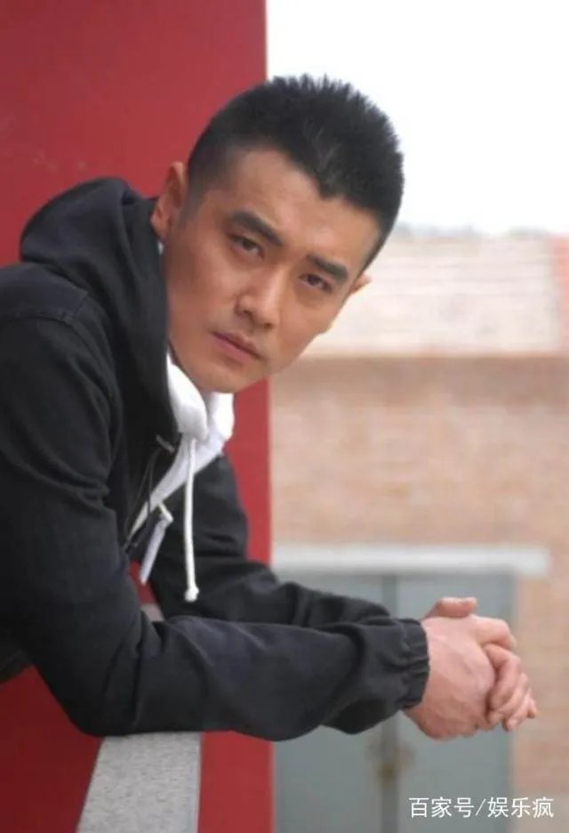 他出道搭档邓超被熟知,10年前演反派遭人骂,如今怎样了?